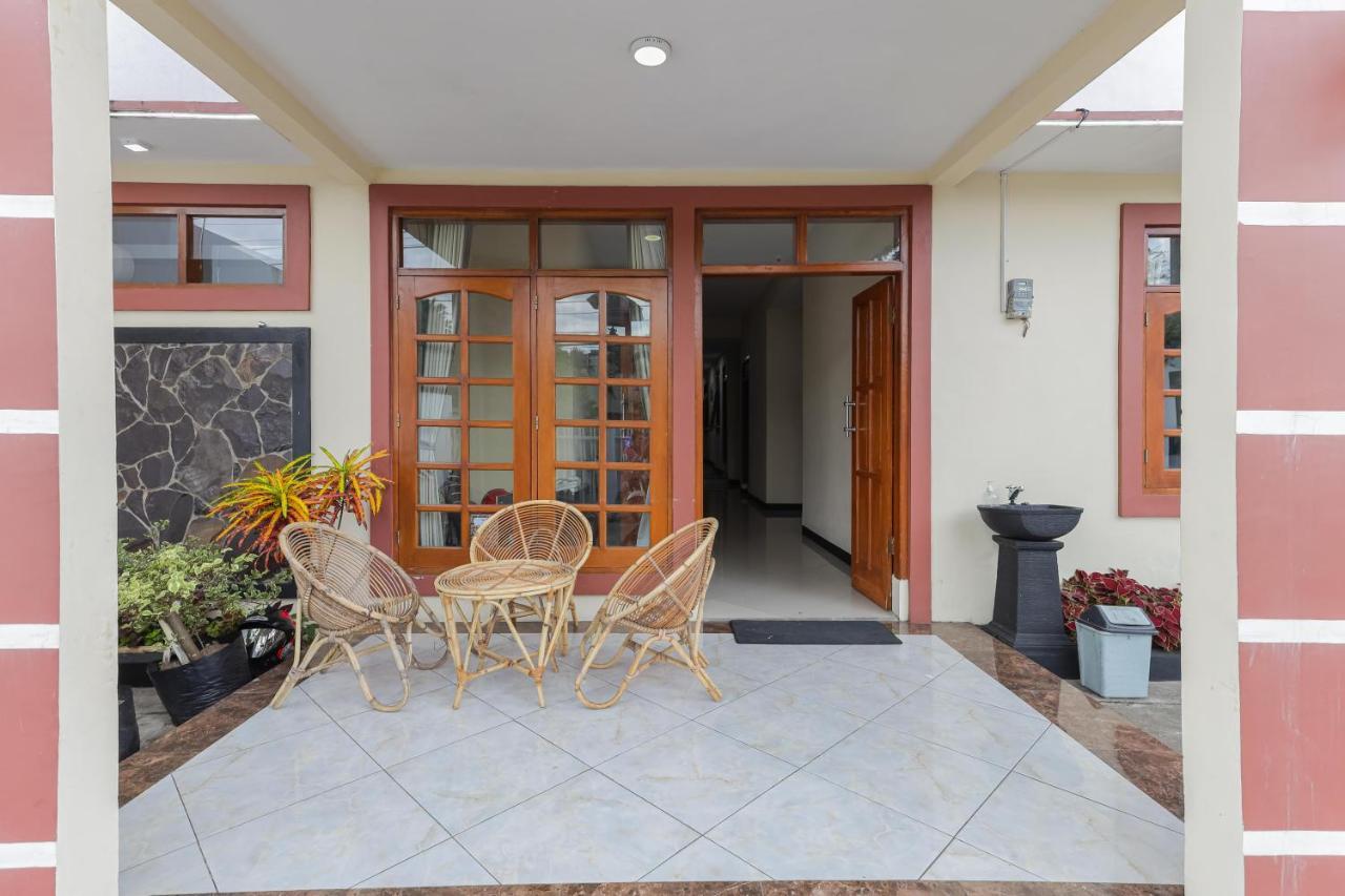 OYO 90175 Tl Guest House Batu  Extérieur photo